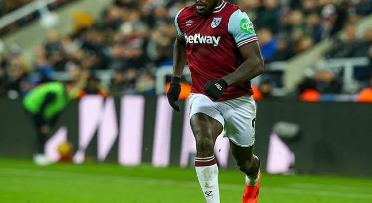 West Ham star Michail Antonio is involved in car accident