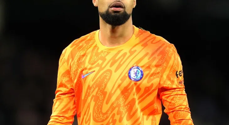 Chelsea Goalkeeper Dilemma: Maresca Hints at Dropping Robert Sanchez