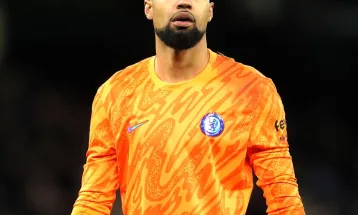 Chelsea Goalkeeper Dilemma: Maresca Hints at Dropping Robert Sanchez
