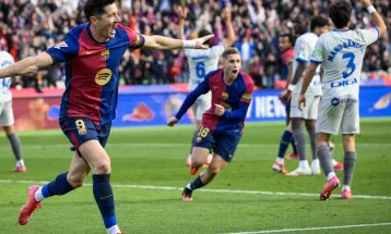 Lewandowski’s Winner Keeps Barcelona’s La Liga Title Hopes Alive